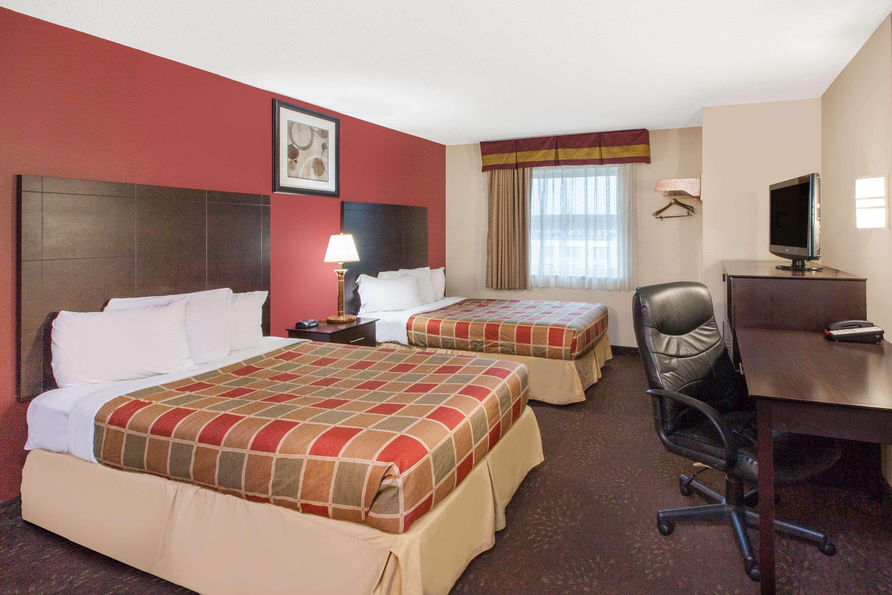 Travelodge By Wyndham Romulus Detroit Airport Exterior photo