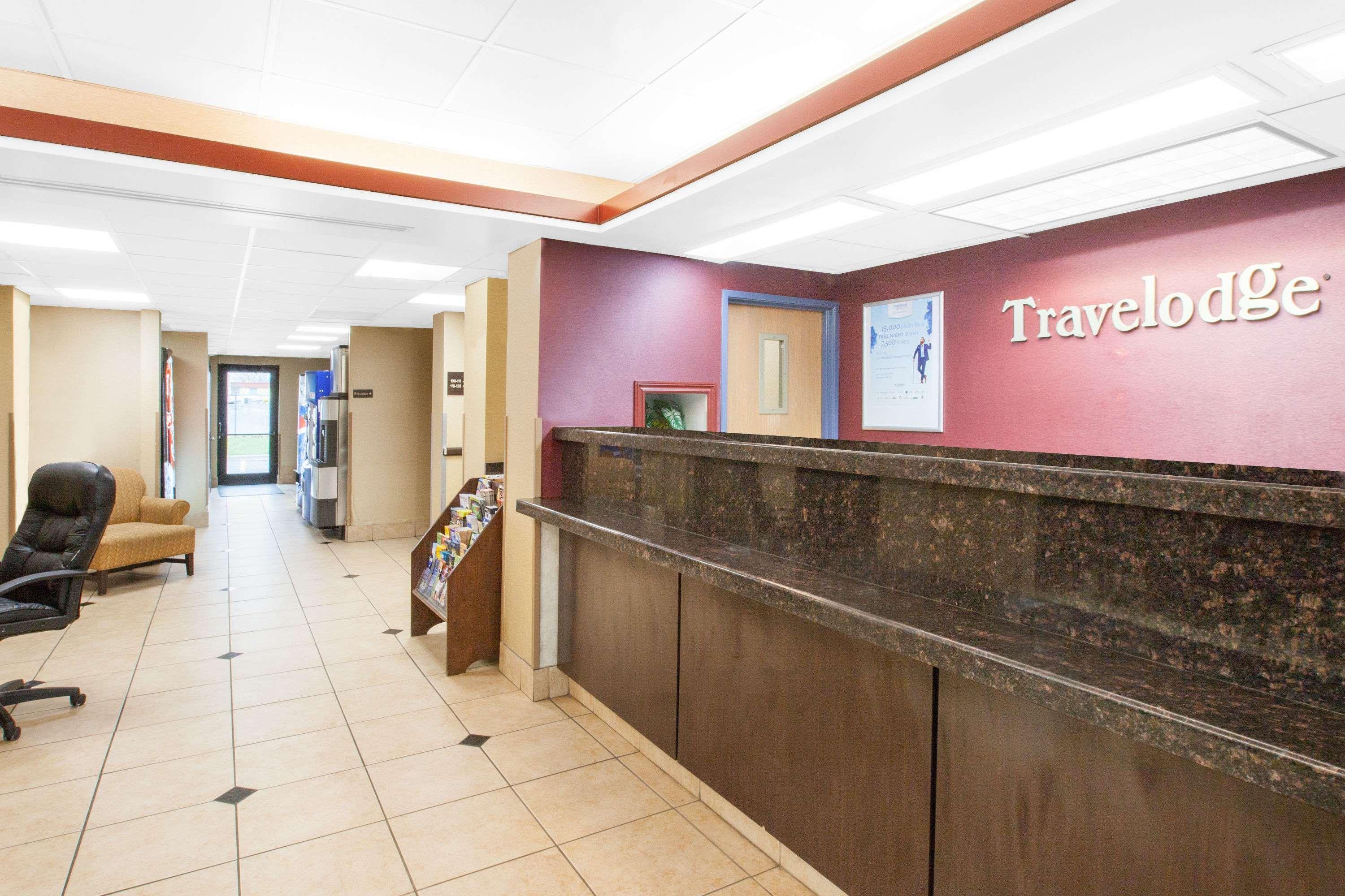 Travelodge By Wyndham Romulus Detroit Airport Exterior photo